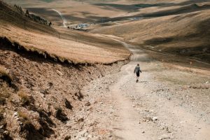 Pukk kan lage lange veier og stier i ulent terreng